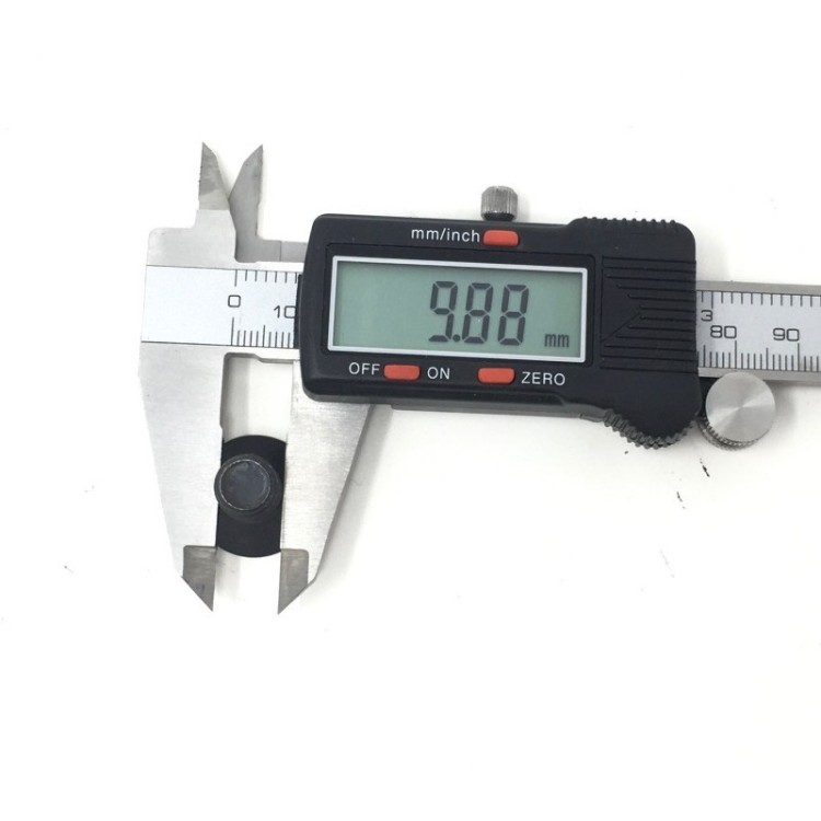 Tornillo cabeza cónica métrica 10