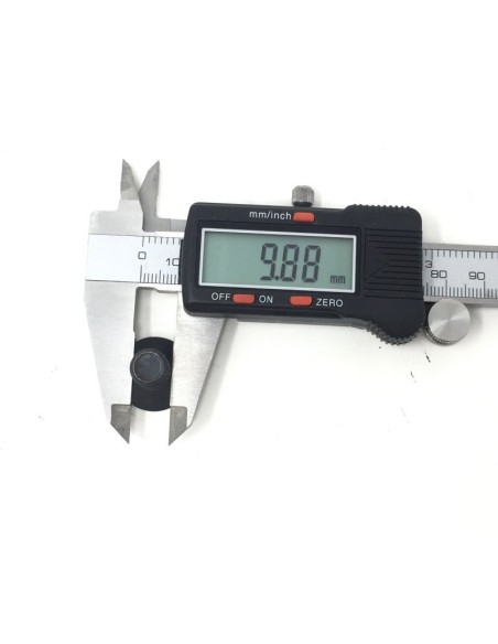 Tornillo cabeza cónica métrica 10