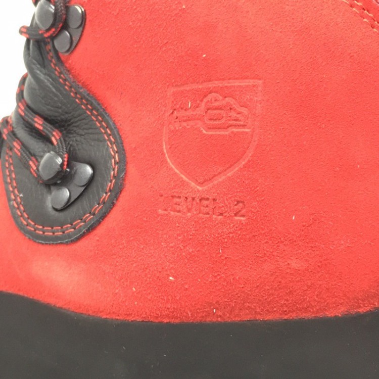 Botas para proteger el pie de la motosierra