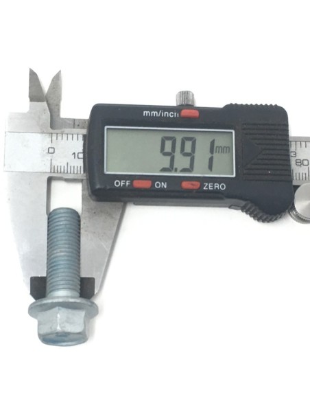 Tornillo cuchillas cortacésped Honda 10x30mm