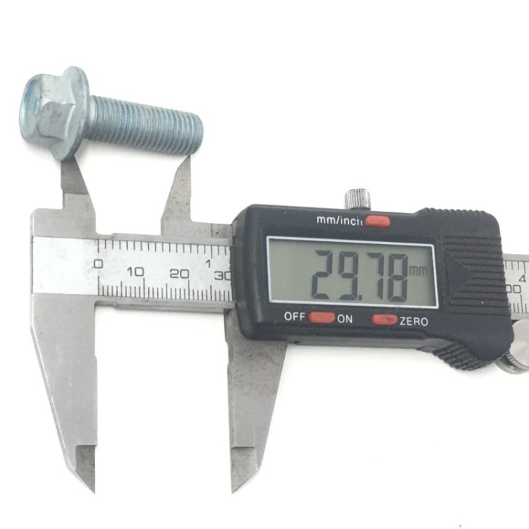 Tornillo cuchillas cortacésped Honda 10x30mm